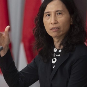 保守党党魁候选人质疑，加拿大首席卫生官为中国工作
