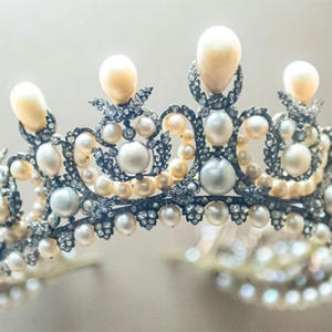 关于卢浮宫珠宝失窃案，我们所知道的一切