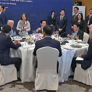 卡尼与特朗普在韩国同席晚宴，贸易风波后首次当面互动